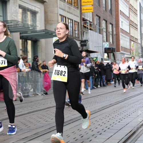 05.10.2025 - 20. swb-Marathon Bremen Strokosch-Dieckow http://msf.ph/oto/9262725 05.10.2025 11:02:55 Ziel 7776, 9224, 9225, 9229, 9246, 9300, 9308, 9325, 9593, 9661, 9662, 10142, 10185, 10405, 10446, 10471, 10926, 10963, 10995, 10996, 11103, 11124, 11150, 11236, 11376, 11390, 11467, 11502, 11508, 11509, 11682, 7776, 9224, 9225, 9229, 9246, 9300, 9308, 9325, 9593, 9661, 9662, 10142, 10185, 10405, 10446, 10471, 10926, 10963, 10995, 10996, 11103, 11124, 11150, 11236, 11376, 11390, 11467, 11502, 11508, 11509, 11682 meine-sportfotos.de