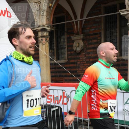 05.10.2025 - 20. swb-Marathon Bremen Yannick Fuchs http://msf.ph/oto/9262729 05.10.2025 10:49:44 Ziel 9626, 9627, 10170, 10636, 10712, 10873, 10888, 11579 meine-sportfotos.de