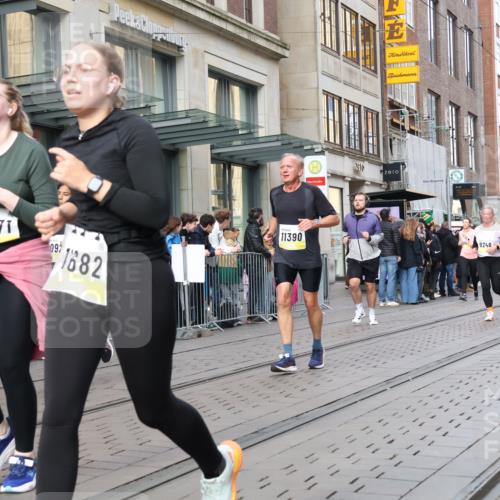05.10.2025 - 20. swb-Marathon Bremen Strokosch-Dieckow http://msf.ph/oto/9262751 05.10.2025 11:02:56 Ziel 7776, 9224, 9225, 9229, 9246, 9300, 9308, 9325, 9593, 9661, 9662, 10142, 10185, 10405, 10446, 10471, 10926, 10963, 10995, 10996, 11103, 11124, 11150, 11236, 11376, 11390, 11467, 11502, 11508, 11509, 11682, 7776, 9224, 9225, 9229, 9246, 9300, 9308, 9325, 9593, 9661, 9662, 10142, 10185, 10405, 10446, 10471, 10926, 10963, 10995, 10996, 11103, 11124, 11150, 11236, 11376, 11390, 11467, 11502, 11508, 11509, 11682 meine-sportfotos.de