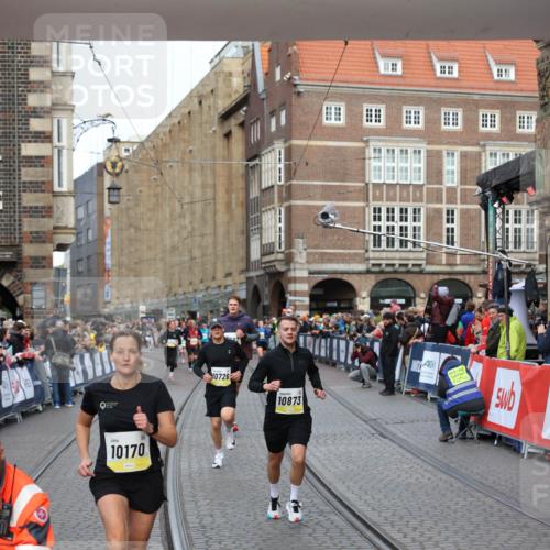 05.10.2025 - 20. swb-Marathon Bremen Yannick Fuchs http://msf.ph/oto/9262753 05.10.2025 10:49:46 Ziel 9626, 9627, 10170, 10636, 10712, 10726, 10873, 10888, 11579, 11692 meine-sportfotos.de