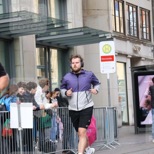 05.10.2025 - 20. swb-Marathon Bremen Strokosch-Dieckow http://msf.ph/oto/9262789 05.10.2025 11:02:57 Ziel 7776, 9224, 9225, 9246, 9300, 9308, 9325, 9593, 10142, 10185, 10405, 10446, 10471, 10926, 10963, 10995, 10996, 11103, 11124, 11150, 11236, 11390, 11467, 11502, 11508, 11509, 11682, 7776, 9224, 9225, 9246, 9300, 9308, 9325, 9593, 10142, 10185, 10405, 10446, 10471, 10926, 10963, 10995, 10996, 11103, 11124, 11150, 11236, 11390, 11467, 11502, 11508, 11509, 11682 meine-sportfotos.de
