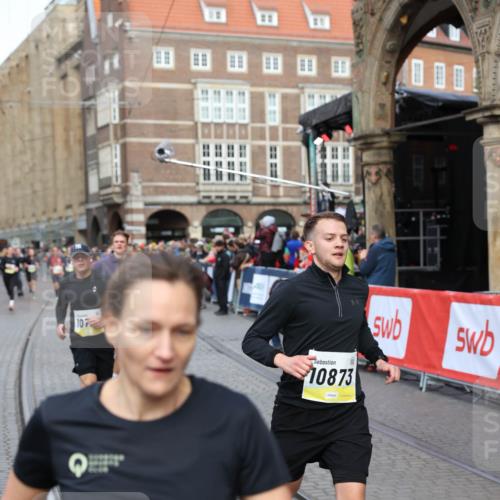 05.10.2025 - 20. swb-Marathon Bremen Yannick Fuchs http://msf.ph/oto/9262809 05.10.2025 10:49:48 Ziel 9452, 10170, 10636, 10712, 10726, 10873, 11692 meine-sportfotos.de