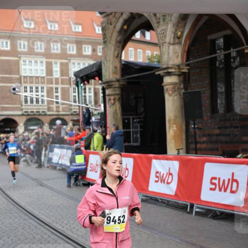 05.10.2025 - 20. swb-Marathon Bremen Yannick Fuchs http://msf.ph/oto/9262932 05.10.2025 10:49:52 Ziel 9218, 9452, 10170, 10726, 10781, 10873, 11692 meine-sportfotos.de