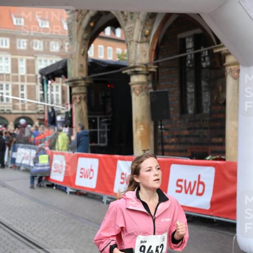05.10.2025 - 20. swb-Marathon Bremen Yannick Fuchs http://msf.ph/oto/9262938 05.10.2025 10:49:52 Ziel 9218, 9452, 10170, 10726, 10781, 10873, 11692 meine-sportfotos.de