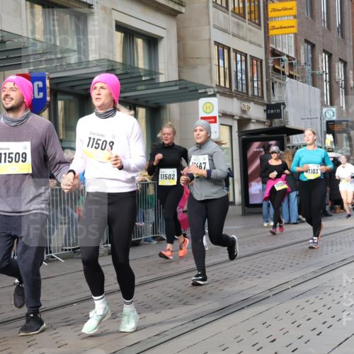 05.10.2025 - 20. swb-Marathon Bremen Strokosch-Dieckow http://msf.ph/oto/9262953 05.10.2025 11:03:03 Ziel 7199, 7776, 9224, 9225, 9246, 9308, 9325, 9486, 9498, 9850, 10142, 10405, 10446, 10471, 10926, 10963, 10995, 11103, 11124, 11150, 11236, 11390, 11467, 11502, 11508, 11509, 11522, 7199, 7776, 9224, 9225, 9246, 9308, 9325, 9486, 9498, 9850, 10142, 10405, 10446, 10471, 10926, 10963, 10995, 11103, 11124, 11150, 11236, 11390, 11467, 11502, 11508, 11509, 11522 meine-sportfotos.de