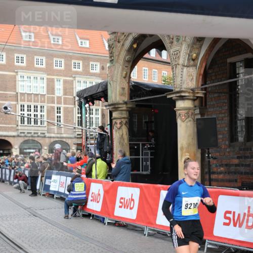 05.10.2025 - 20. swb-Marathon Bremen Yannick Fuchs http://msf.ph/oto/9262957 05.10.2025 10:49:55 Ziel 9218, 9369, 9452, 9696, 9761, 9889, 10346, 10726, 10781, 11091, 11692 meine-sportfotos.de