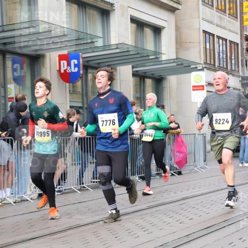 05.10.2025 - 20. swb-Marathon Bremen Strokosch-Dieckow http://msf.ph/oto/9263089 05.10.2025 11:03:09 Ziel 7199, 7776, 9224, 9225, 9246, 9308, 9325, 9486, 9498, 9850, 9940, 10142, 10213, 10297, 10405, 10446, 10478, 10711, 10713, 10963, 10995, 11103, 11124, 11150, 11236, 11467, 11502, 11508, 11509, 11522, 7199, 7776, 9224, 9225, 9246, 9308, 9325, 9486, 9498, 9850, 9940, 10142, 10213, 10297, 10405, 10446, 10478, 10711, 10713, 10963, 10995, 11103, 11124, 11150, 11236, 11467, 11502, 11508, 11509, 11522 meine-sportfotos.de