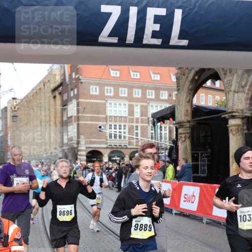 05.10.2025 - 20. swb-Marathon Bremen Yannick Fuchs http://msf.ph/oto/9263132 05.10.2025 10:49:58 Ziel 9218, 9369, 9452, 9696, 9761, 9889, 10159, 10346, 10781, 11091, 11749 meine-sportfotos.de