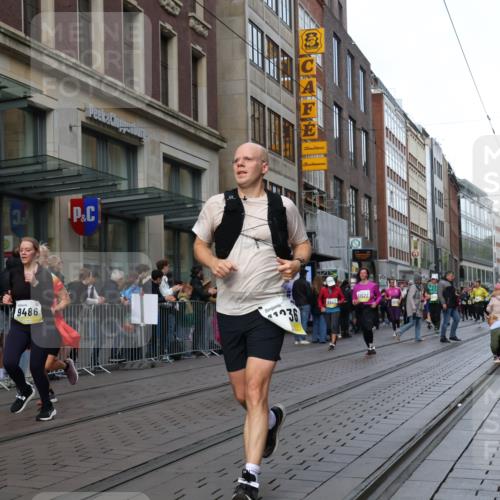 05.10.2025 - 20. swb-Marathon Bremen Strokosch-Dieckow http://msf.ph/oto/9263189 05.10.2025 11:03:12 Ziel 7199, 7776, 9224, 9225, 9308, 9315, 9486, 9498, 9850, 9940, 10213, 10297, 10405, 10446, 10478, 10603, 10604, 10711, 10713, 10963, 10995, 11103, 11124, 11150, 11236, 11467, 11502, 11508, 11509, 11522, 11589, 7199, 7776, 9224, 9225, 9308, 9315, 9486, 9498, 9850, 9940, 10213, 10297, 10405, 10446, 10478, 10603, 10604, 10711, 10713, 10963, 10995, 11103, 11124, 11150, 11236, 11467, 11502, 11508, 11509, 11522, 11589 meine-sportfotos.de