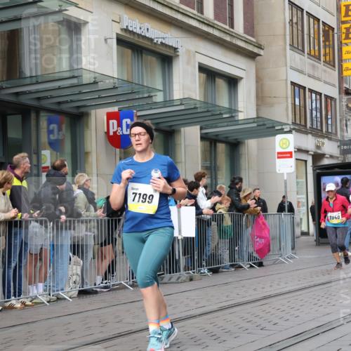 05.10.2025 - 20. swb-Marathon Bremen Strokosch-Dieckow http://msf.ph/oto/9263226 05.10.2025 11:03:13 Ziel 7199, 7776, 9224, 9225, 9308, 9315, 9486, 9498, 9850, 9940, 10213, 10297, 10446, 10478, 10603, 10604, 10711, 10713, 10963, 10995, 11103, 11124, 11150, 11236, 11467, 11502, 11522, 11589, 7199, 7776, 9224, 9225, 9308, 9315, 9486, 9498, 9850, 9940, 10213, 10297, 10446, 10478, 10603, 10604, 10711, 10713, 10963, 10995, 11103, 11124, 11150, 11236, 11467, 11502, 11522, 11589 meine-sportfotos.de