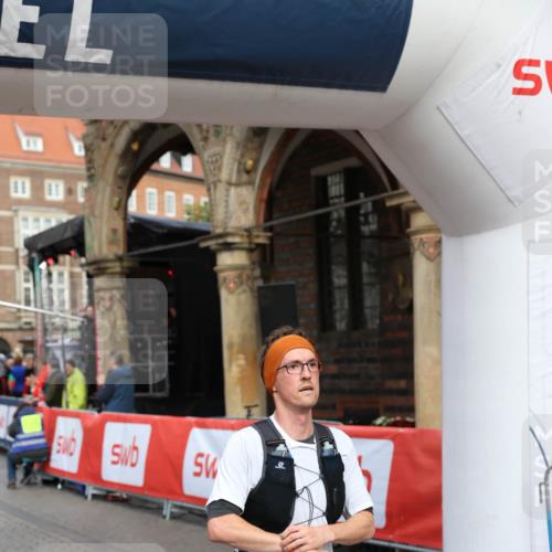 05.10.2025 - 20. swb-Marathon Bremen Yannick Fuchs http://msf.ph/oto/9263230 05.10.2025 10:50:01 Ziel 9218, 9369, 9696, 9761, 9889, 10159, 10346, 10781, 10946, 11091, 11642, 11749 meine-sportfotos.de