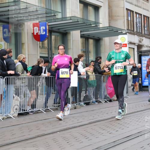 05.10.2025 - 20. swb-Marathon Bremen Strokosch-Dieckow http://msf.ph/oto/9263308 05.10.2025 11:03:19 Ziel 7199, 9308, 9315, 9486, 9498, 9850, 9940, 10213, 10238, 10297, 10478, 10603, 10604, 10711, 10713, 11039, 11150, 11306, 11522, 11589, 7199, 9308, 9315, 9486, 9498, 9850, 9940, 10213, 10238, 10297, 10478, 10603, 10604, 10711, 10713, 11039, 11150, 11306, 11522, 11589 meine-sportfotos.de