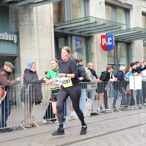 05.10.2025 - 20. swb-Marathon Bremen Strokosch-Dieckow http://msf.ph/oto/9263437 05.10.2025 11:03:25 Ziel 7199, 7788, 9241, 9315, 9379, 9486, 9571, 9940, 10106, 10213, 10238, 10265, 10271, 10297, 10478, 10603, 10604, 10711, 10713, 11039, 11272, 11306, 11522, 11589, 7199, 7788, 9241, 9315, 9379, 9486, 9571, 9940, 10106, 10213, 10238, 10265, 10271, 10297, 10478, 10603, 10604, 10711, 10713, 11039, 11272, 11306, 11522, 11589 meine-sportfotos.de