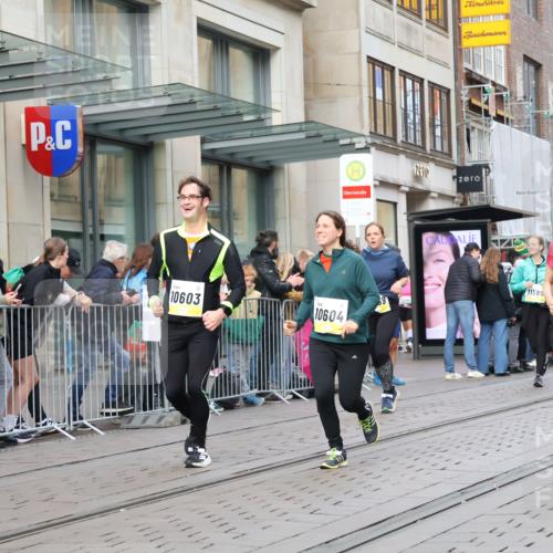 05.10.2025 - 20. swb-Marathon Bremen Strokosch-Dieckow http://msf.ph/oto/9263473 05.10.2025 11:03:26 Ziel 7199, 7788, 9241, 9315, 9379, 9571, 9940, 10106, 10213, 10238, 10265, 10271, 10297, 10478, 10603, 10604, 10711, 10713, 11039, 11272, 11306, 11522, 11589, 7199, 7788, 9241, 9315, 9379, 9571, 9940, 10106, 10213, 10238, 10265, 10271, 10297, 10478, 10603, 10604, 10711, 10713, 11039, 11272, 11306, 11522, 11589 meine-sportfotos.de