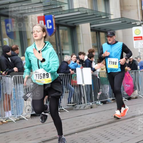 05.10.2025 - 20. swb-Marathon Bremen Strokosch-Dieckow http://msf.ph/oto/9263583 05.10.2025 11:03:30 Ziel 7788, 9241, 9315, 9379, 9398, 9571, 9940, 10106, 10205, 10238, 10265, 10271, 10297, 10478, 10551, 10603, 10604, 10711, 10713, 11039, 11183, 11272, 11306, 11589, 11609, 7788, 9241, 9315, 9379, 9398, 9571, 9940, 10106, 10205, 10238, 10265, 10271, 10297, 10478, 10551, 10603, 10604, 10711, 10713, 11039, 11183, 11272, 11306, 11589, 11609 meine-sportfotos.de