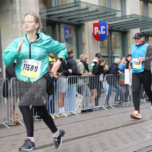 05.10.2025 - 20. swb-Marathon Bremen Strokosch-Dieckow http://msf.ph/oto/9263591 05.10.2025 11:03:30 Ziel 7788, 9241, 9315, 9379, 9398, 9571, 9940, 10106, 10205, 10238, 10265, 10271, 10297, 10478, 10551, 10603, 10604, 10711, 10713, 11039, 11183, 11272, 11306, 11589, 11609, 7788, 9241, 9315, 9379, 9398, 9571, 9940, 10106, 10205, 10238, 10265, 10271, 10297, 10478, 10551, 10603, 10604, 10711, 10713, 11039, 11183, 11272, 11306, 11589, 11609 meine-sportfotos.de