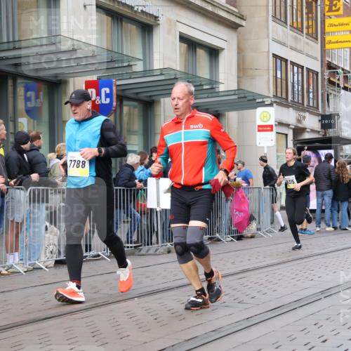 05.10.2025 - 20. swb-Marathon Bremen Strokosch-Dieckow http://msf.ph/oto/9263619 05.10.2025 11:03:31 Ziel 7788, 9241, 9315, 9379, 9398, 9571, 10106, 10205, 10238, 10265, 10271, 10297, 10478, 10551, 10603, 10604, 10711, 10713, 11039, 11183, 11272, 11306, 11589, 11609, 7788, 9241, 9315, 9379, 9398, 9571, 10106, 10205, 10238, 10265, 10271, 10297, 10478, 10551, 10603, 10604, 10711, 10713, 11039, 11183, 11272, 11306, 11589, 11609 meine-sportfotos.de