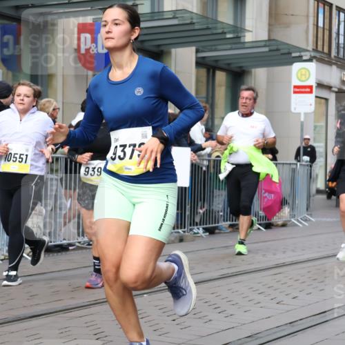 05.10.2025 - 20. swb-Marathon Bremen Strokosch-Dieckow http://msf.ph/oto/9263788 05.10.2025 11:03:40 Ziel 7123, 7788, 7789, 9241, 9275, 9379, 9398, 9571, 10098, 10106, 10205, 10238, 10265, 10271, 10551, 10853, 11001, 11039, 11077, 11102, 11183, 11272, 11306, 11609, 11611, 11685, 7123, 7788, 7789, 9241, 9275, 9379, 9398, 9571, 10098, 10106, 10205, 10238, 10265, 10271, 10551, 10853, 11001, 11039, 11077, 11102, 11183, 11272, 11306, 11609, 11611, 11685 meine-sportfotos.de
