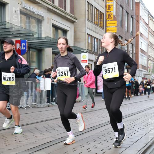 05.10.2025 - 20. swb-Marathon Bremen Strokosch-Dieckow http://msf.ph/oto/9263850 05.10.2025 11:03:42 Ziel 7123, 7788, 7789, 9241, 9275, 9379, 9398, 9571, 10098, 10106, 10205, 10265, 10271, 10551, 10853, 11001, 11039, 11077, 11102, 11183, 11272, 11609, 11611, 11685, 7123, 7788, 7789, 9241, 9275, 9379, 9398, 9571, 10098, 10106, 10205, 10265, 10271, 10551, 10853, 11001, 11039, 11077, 11102, 11183, 11272, 11609, 11611, 11685 meine-sportfotos.de