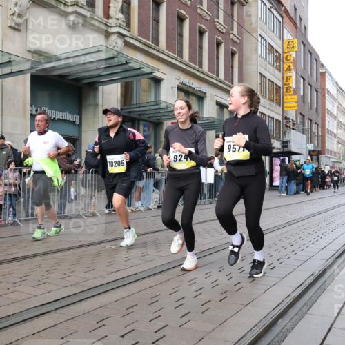 05.10.2025 - 20. swb-Marathon Bremen Strokosch-Dieckow http://msf.ph/oto/9263861 05.10.2025 11:03:42 Ziel 7123, 7788, 7789, 9241, 9275, 9379, 9398, 9571, 10098, 10106, 10205, 10265, 10271, 10551, 10853, 11001, 11039, 11077, 11102, 11183, 11272, 11609, 11611, 11685, 7123, 7788, 7789, 9241, 9275, 9379, 9398, 9571, 10098, 10106, 10205, 10265, 10271, 10551, 10853, 11001, 11039, 11077, 11102, 11183, 11272, 11609, 11611, 11685 meine-sportfotos.de