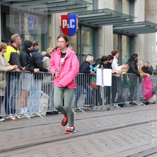 05.10.2025 - 20. swb-Marathon Bremen Strokosch-Dieckow http://msf.ph/oto/9263870 05.10.2025 11:03:44 Ziel 7123, 7788, 7789, 9241, 9275, 9379, 9398, 9448, 9571, 10098, 10106, 10205, 10265, 10271, 10551, 10853, 11001, 11077, 11102, 11183, 11272, 11609, 11611, 11685, 7123, 7788, 7789, 9241, 9275, 9379, 9398, 9448, 9571, 10098, 10106, 10205, 10265, 10271, 10551, 10853, 11001, 11077, 11102, 11183, 11272, 11609, 11611, 11685 meine-sportfotos.de