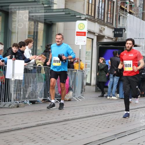 05.10.2025 - 20. swb-Marathon Bremen Strokosch-Dieckow http://msf.ph/oto/9263906 05.10.2025 11:03:46 Ziel 7123, 7789, 9241, 9275, 9379, 9398, 9448, 9571, 10098, 10106, 10205, 10265, 10271, 10551, 10853, 11001, 11077, 11102, 11183, 11609, 11611, 11685, 7123, 7789, 9241, 9275, 9379, 9398, 9448, 9571, 10098, 10106, 10205, 10265, 10271, 10551, 10853, 11001, 11077, 11102, 11183, 11609, 11611, 11685 meine-sportfotos.de