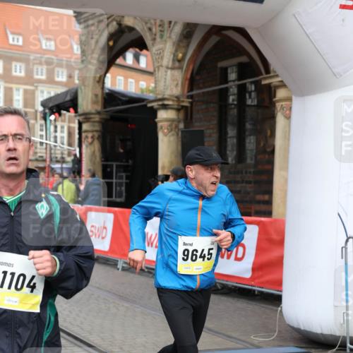 05.10.2025 - 20. swb-Marathon Bremen Yannick Fuchs http://msf.ph/oto/9264012 05.10.2025 10:50:18 Ziel 9485, 9579, 9645, 9689, 9787, 10246, 10356, 10400, 11104, 11208, 11288, 11295, 11621 meine-sportfotos.de