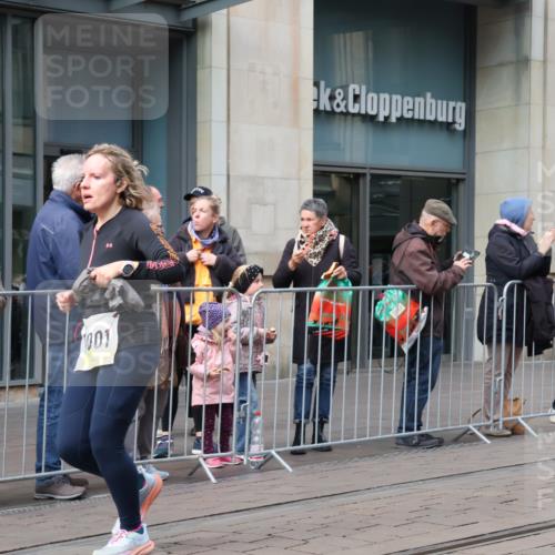 05.10.2025 - 20. swb-Marathon Bremen Strokosch-Dieckow http://msf.ph/oto/9264013 05.10.2025 11:03:52 Ziel 7123, 7789, 9275, 9398, 9448, 9537, 9684, 10098, 10205, 10551, 10678, 10853, 11001, 11077, 11102, 11183, 11200, 11609, 11611, 11685, 7123, 7789, 9275, 9398, 9448, 9537, 9684, 10098, 10205, 10551, 10678, 10853, 11001, 11077, 11102, 11183, 11200, 11609, 11611, 11685 meine-sportfotos.de