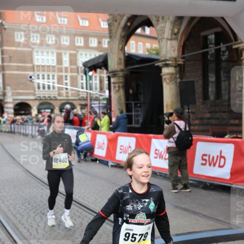 05.10.2025 - 20. swb-Marathon Bremen Yannick Fuchs http://msf.ph/oto/9264099 05.10.2025 10:50:21 Ziel 9579, 9645, 9689, 10022, 10246, 10356, 10400, 10443, 11104 meine-sportfotos.de