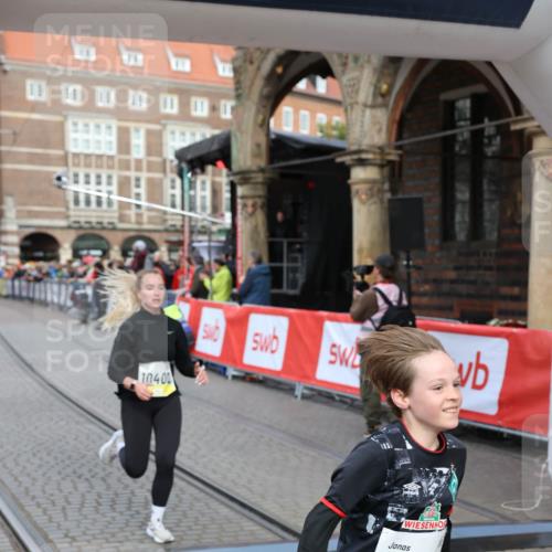 05.10.2025 - 20. swb-Marathon Bremen Yannick Fuchs http://msf.ph/oto/9264132 05.10.2025 10:50:21 Ziel 9579, 9645, 9689, 10022, 10246, 10356, 10400, 10443, 11104 meine-sportfotos.de