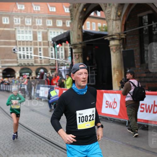 05.10.2025 - 20. swb-Marathon Bremen Yannick Fuchs http://msf.ph/oto/9264209 05.10.2025 10:50:23 Ziel 9579, 9645, 9689, 10022, 10356, 10400, 10443, 11104 meine-sportfotos.de