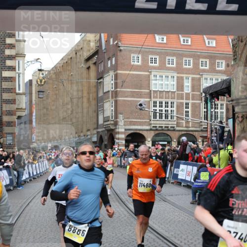 05.10.2025 - 20. swb-Marathon Bremen Yannick Fuchs http://msf.ph/oto/9264386 05.10.2025 10:50:30 Ziel 8866, 9740, 10443, 10537, 10923, 11022, 11254, 11298, 11460, 11531, 11740 meine-sportfotos.de
