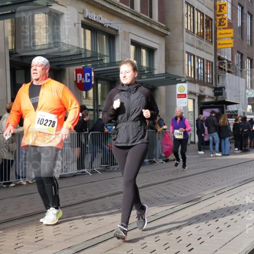 05.10.2025 - 20. swb-Marathon Bremen Strokosch-Dieckow http://msf.ph/oto/9264398 05.10.2025 11:04:10 Ziel 8111, 9394, 9537, 9610, 9623, 9684, 9750, 9771, 9915, 10278, 10439, 10483, 10485, 10531, 10532, 10674, 10678, 10869, 10956, 11044, 11196, 11200, 11542, 11704, 8111, 9394, 9537, 9610, 9623, 9684, 9750, 9771, 9915, 10278, 10439, 10483, 10485, 10531, 10532, 10674, 10678, 10869, 10956, 11044, 11196, 11200, 11542 meine-sportfotos.de