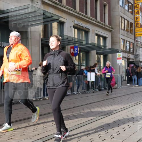 05.10.2025 - 20. swb-Marathon Bremen Strokosch-Dieckow http://msf.ph/oto/9264422 05.10.2025 11:04:10 Ziel 8111, 9394, 9537, 9610, 9623, 9684, 9750, 9771, 9915, 10278, 10439, 10483, 10485, 10531, 10532, 10674, 10678, 10869, 10956, 11044, 11196, 11200, 11542, 11704, 8111, 9394, 9537, 9610, 9623, 9684, 9750, 9771, 9915, 10278, 10439, 10483, 10485, 10531, 10532, 10674, 10678, 10869, 10956, 11044, 11196, 11200, 11542 meine-sportfotos.de