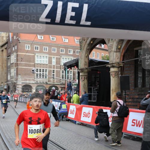 05.10.2025 - 20. swb-Marathon Bremen Yannick Fuchs http://msf.ph/oto/9264495 05.10.2025 10:50:35 Ziel 8866, 9337, 9740, 10066, 10199, 10537, 10638, 10923, 11022, 11239, 11241, 11254, 11298, 11344, 11460, 11531, 11660, 11740 meine-sportfotos.de