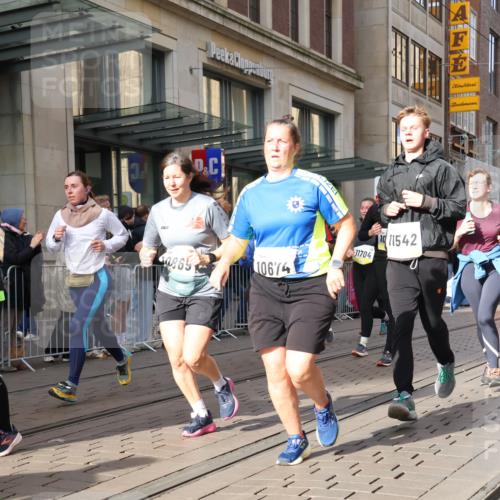 05.10.2025 - 20. swb-Marathon Bremen Strokosch-Dieckow http://msf.ph/oto/9264610 05.10.2025 11:04:16 Ziel 8111, 9394, 9532, 9610, 9623, 9750, 9765, 9771, 9812, 9915, 9927, 10278, 10422, 10439, 10451, 10483, 10485, 10531, 10532, 10557, 10674, 10869, 10956, 10964, 11035, 11044, 11196, 11427, 11542, 11546, 11615, 11704, 8111, 9394, 9532, 9610, 9623, 9750, 9765, 9771, 9812, 9915, 9927, 10278, 10422, 10439, 10451, 10483, 10485, 10531, 10532, 10557, 10674, 10869, 10956, 10964, 11035, 11044, 11196, 11427, 11542, 11546 meine-sportfotos.de