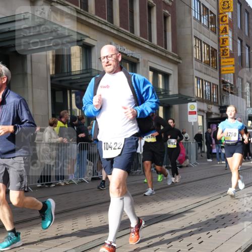 05.10.2025 - 20. swb-Marathon Bremen Strokosch-Dieckow http://msf.ph/oto/9264817 05.10.2025 11:04:23 Ziel 8111, 9394, 9532, 9610, 9623, 9750, 9765, 9771, 9812, 9813, 9866, 9915, 9927, 10278, 10422, 10451, 10485, 10531, 10532, 10557, 10674, 10684, 10869, 10891, 10956, 10964, 11035, 11196, 11315, 11427, 11542, 11546, 11615, 11636, 11704, 8111, 9394, 9532, 9610, 9623, 9750, 9765, 9771, 9812, 9813, 9866, 9915, 9927, 10278, 10422, 10451, 10485, 10531, 10532, 10557, 10674, 10684, 10869, 10891, 10956, 10964, 11035, 11196, 11315, 11427, 11542, 11546 meine-sportfotos.de