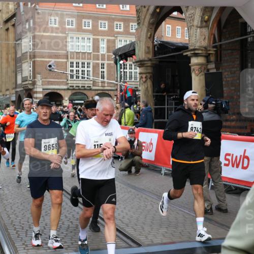 05.10.2025 - 20. swb-Marathon Bremen Yannick Fuchs http://msf.ph/oto/9264845 05.10.2025 10:50:53 Ziel 9230, 9251, 9277, 9658, 9715, 9742, 9832, 9888, 9969, 10043, 10279, 10479, 10689, 11062, 11451, 11543, 11661 meine-sportfotos.de