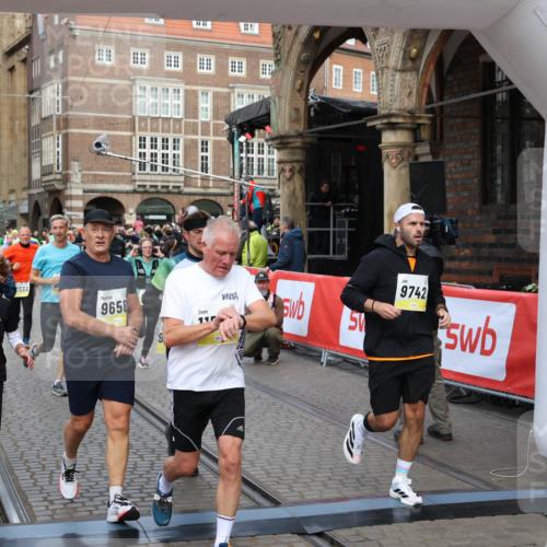 05.10.2025 - 20. swb-Marathon Bremen Yannick Fuchs http://msf.ph/oto/9264866 05.10.2025 10:50:53 Ziel 9230, 9251, 9277, 9658, 9715, 9742, 9832, 9888, 9969, 10043, 10279, 10479, 10689, 11062, 11451, 11543, 11661 meine-sportfotos.de