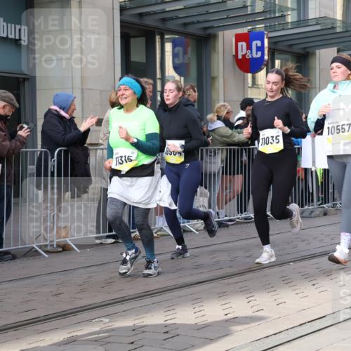 05.10.2025 - 20. swb-Marathon Bremen Strokosch-Dieckow http://msf.ph/oto/9264973 05.10.2025 11:04:28 Ziel 9220, 9409, 9530, 9532, 9623, 9750, 9765, 9771, 9812, 9813, 9866, 9915, 9927, 10422, 10451, 10485, 10532, 10557, 10674, 10684, 10771, 10869, 10891, 10964, 11035, 11090, 11180, 11196, 11315, 11372, 11427, 11478, 11542, 11546, 11559, 11615, 11636, 9220, 9409, 9530, 9532, 9623, 9750, 9765, 9771, 9812, 9813, 9866, 9915, 9927, 10422, 10451, 10485, 10532, 10557, 10674, 10684, 10771, 10869, 10891, 10964, 11035, 11090, 11180, 11196, 11315, 11372, 11427, 11478, 11542, 11546 meine-sportfotos.de