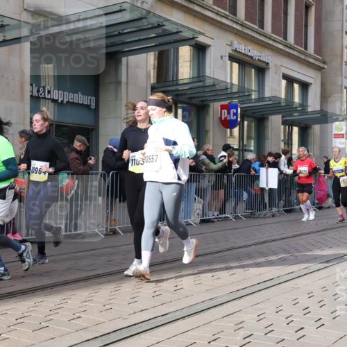05.10.2025 - 20. swb-Marathon Bremen Strokosch-Dieckow http://msf.ph/oto/9265021 05.10.2025 11:04:29 Ziel 9220, 9409, 9530, 9532, 9623, 9660, 9750, 9765, 9771, 9812, 9813, 9866, 9915, 9927, 10422, 10451, 10485, 10532, 10557, 10684, 10771, 10891, 10964, 11035, 11090, 11180, 11196, 11315, 11372, 11427, 11478, 11546, 11559, 11615, 11636, 9220, 9409, 9530, 9532, 9623, 9660, 9750, 9765, 9771, 9812, 9813, 9866, 9915, 9927, 10422, 10451, 10485, 10532, 10557, 10684, 10771, 10891, 10964, 11035, 11090, 11180, 11196, 11315, 11372, 11427, 11478, 11546 meine-sportfotos.de