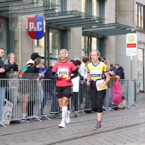 05.10.2025 - 20. swb-Marathon Bremen Strokosch-Dieckow http://msf.ph/oto/9265036 05.10.2025 11:04:30 Ziel 9220, 9409, 9530, 9532, 9623, 9660, 9750, 9765, 9771, 9812, 9813, 9866, 9915, 9927, 10422, 10451, 10485, 10532, 10557, 10684, 10771, 10891, 10964, 11035, 11090, 11180, 11315, 11372, 11427, 11478, 11546, 11559, 11615, 11636, 9220, 9409, 9530, 9532, 9623, 9660, 9750, 9765, 9771, 9812, 9813, 9866, 9915, 9927, 10422, 10451, 10485, 10532, 10557, 10684, 10771, 10891, 10964, 11035, 11090, 11180, 11315, 11372, 11427, 11478, 11546 meine-sportfotos.de