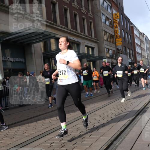 05.10.2025 - 20. swb-Marathon Bremen Strokosch-Dieckow http://msf.ph/oto/9265362 05.10.2025 11:04:42 Ziel 9220, 9409, 9530, 9642, 9660, 9668, 9813, 9866, 9978, 10018, 10021, 10343, 10684, 10771, 10891, 10965, 11016, 11090, 11121, 11171, 11180, 11315, 11323, 11372, 11412, 11478, 11559, 11636, 11650, 11707, 9220, 9409, 9530, 9642, 9660, 9668, 9813, 9866, 9978, 10018, 10021, 10343, 10684, 10771, 10891, 10965, 11016, 11090, 11121, 11171, 11180, 11315, 11323, 11372, 11412, 11478, 11650, 11707 meine-sportfotos.de