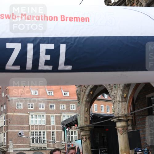 05.10.2025 - 20. swb-Marathon Bremen Yannick Fuchs http://msf.ph/oto/9265654 05.10.2025 10:51:09 Ziel 9199, 9416, 9425, 9630, 9663, 9894, 10029, 10206, 10226, 10227, 10254, 10378, 10534, 10669, 10698, 10743, 10932, 11061, 11279, 11391, 11573 meine-sportfotos.de