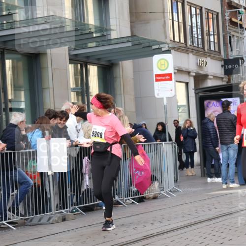 05.10.2025 - 20. swb-Marathon Bremen Strokosch-Dieckow http://msf.ph/oto/9265820 05.10.2025 11:04:54 Ziel 9440, 9515, 9642, 9660, 9668, 9690, 9713, 9908, 9944, 9978, 10018, 10021, 10255, 10343, 10828, 10965, 10990, 11016, 11064, 11106, 11121, 11171, 11323, 11412, 11501, 11540, 11650, 11707, 9440, 9515, 9642, 9660, 9668, 9690, 9713, 9908, 9944, 9978, 10018, 10021, 10255, 10343, 10828, 10965, 10990, 11016, 11064, 11106, 11121, 11171, 11323, 11412, 11501, 11540, 11650, 11707 meine-sportfotos.de
