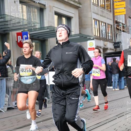 05.10.2025 - 20. swb-Marathon Bremen Strokosch-Dieckow http://msf.ph/oto/9265923 05.10.2025 11:04:58 Ziel 9440, 9515, 9642, 9668, 9690, 9713, 9908, 9944, 9978, 10018, 10021, 10025, 10158, 10255, 10289, 10343, 10511, 10542, 10828, 10990, 11016, 11064, 11106, 11171, 11323, 11412, 11501, 11540, 11650, 11707, 9440, 9515, 9642, 9668, 9690, 9713, 9908, 9944, 9978, 10018, 10021, 10025, 10158, 10255, 10289, 10343, 10511, 10542, 10828, 10990, 11016, 11064, 11106, 11171, 11323, 11412, 11501, 11540, 11650, 11707 meine-sportfotos.de