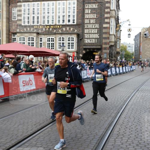 05.10.2025 - 20. swb-Marathon Bremen Yannick Fuchs http://msf.ph/oto/9266124 05.10.2025 10:51:19 Ziel 9256, 9287, 9906, 10215, 10222, 10669, 11279 meine-sportfotos.de