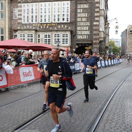 05.10.2025 - 20. swb-Marathon Bremen Yannick Fuchs http://msf.ph/oto/9266139 05.10.2025 10:51:19 Ziel 9256, 9287, 9906, 10215, 10222, 10669, 11279 meine-sportfotos.de