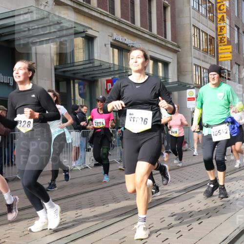 05.10.2025 - 20. swb-Marathon Bremen Strokosch-Dieckow http://msf.ph/oto/9266143 05.10.2025 11:05:09 Ziel 7654, 9210, 9419, 9515, 9690, 9713, 9752, 9908, 9944, 10025, 10158, 10289, 10426, 10437, 10511, 10542, 10828, 10843, 10844, 10999, 11064, 11106, 11164, 11501, 11540, 11604, 11676, 11681, 7654, 9210, 9419, 9515, 9690, 9713, 9752, 9908, 9944, 10025, 10158, 10289, 10426, 10437, 10511, 10542, 10828, 10843, 10844, 10999, 11064, 11106, 11164, 11501, 11540, 11604, 11676, 11681 meine-sportfotos.de