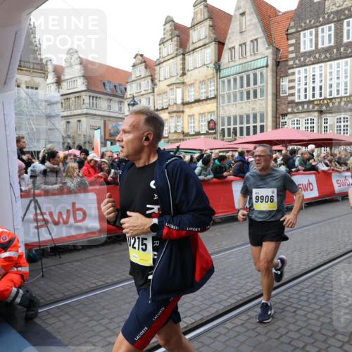 05.10.2025 - 20. swb-Marathon Bremen Yannick Fuchs http://msf.ph/oto/9266158 05.10.2025 10:51:20 Ziel 9256, 9287, 9906, 10215, 10222, 10432 meine-sportfotos.de